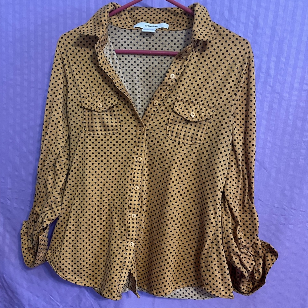 Gold with black spots flared button down blouse with pinup sleeves. Size large